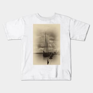 Antique Plate Tall Ship Kids T-Shirt